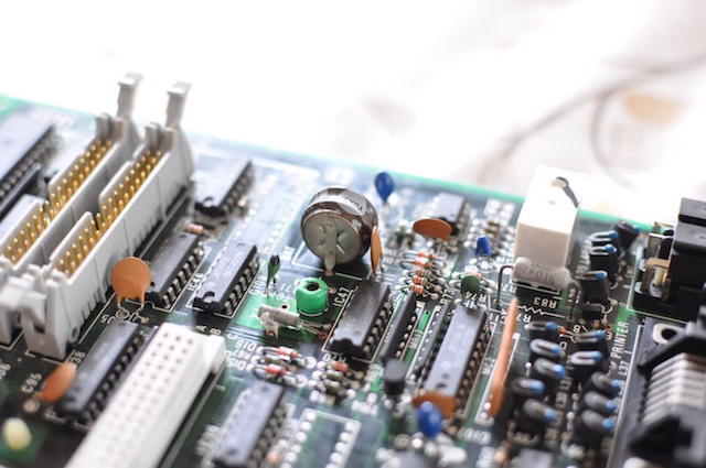 PC-8801FHメイン基板上の充電  池