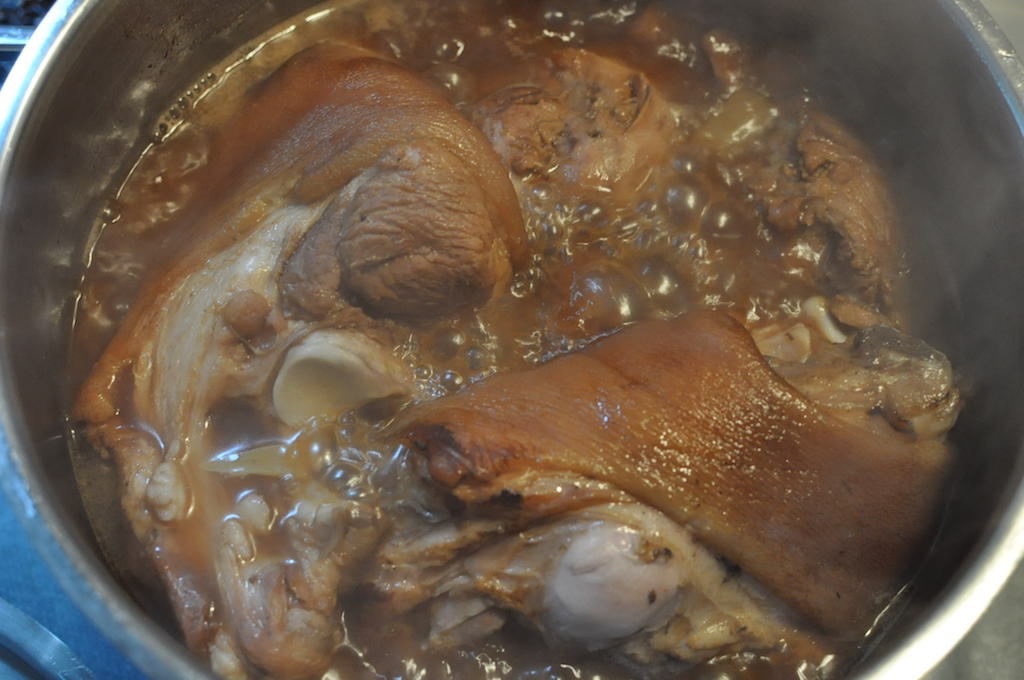 残りの材料をいれて煮込んでいきます