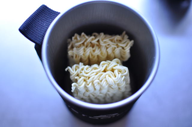 JETBOIL-ZIPの付属カップとインスタントラーメン