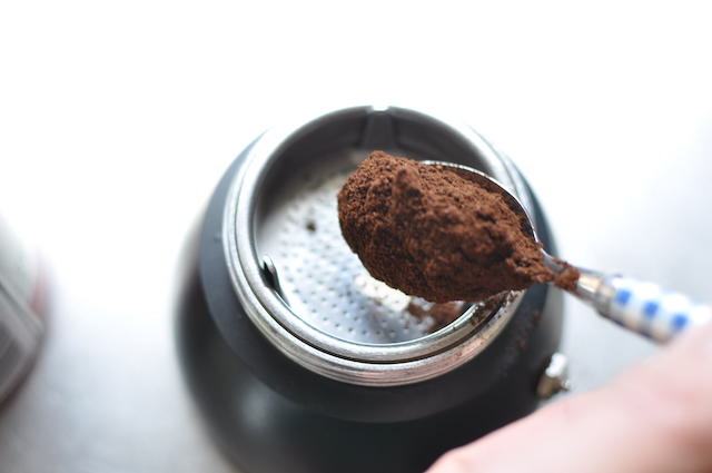バスケットをコーヒー粉をセット
