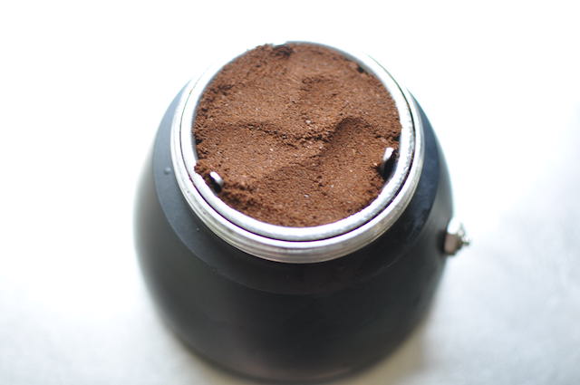 バスケットをコーヒー粉をセット