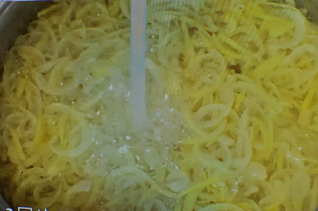 ゆずの皮を茹でこぼす