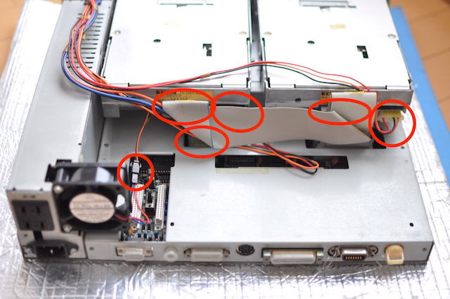 PC-8801FHの電源ボックスと接続されているライン端子箇所