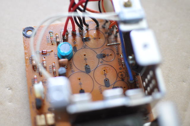 コンデンサ撤去後の電源基板その1