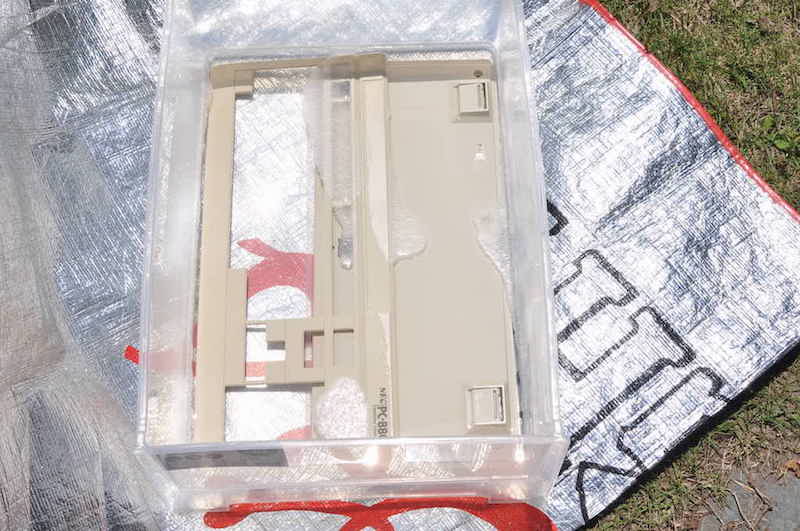 PC-88のキーボードカバーを美白中