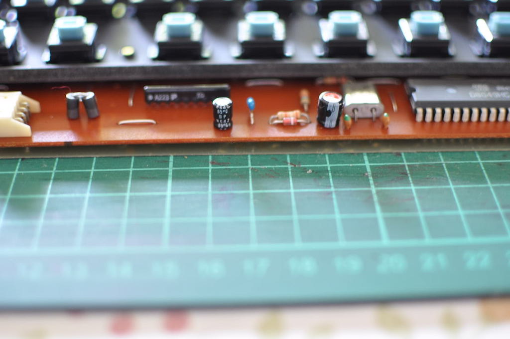 PC-88のキーボードキートップを戻す前