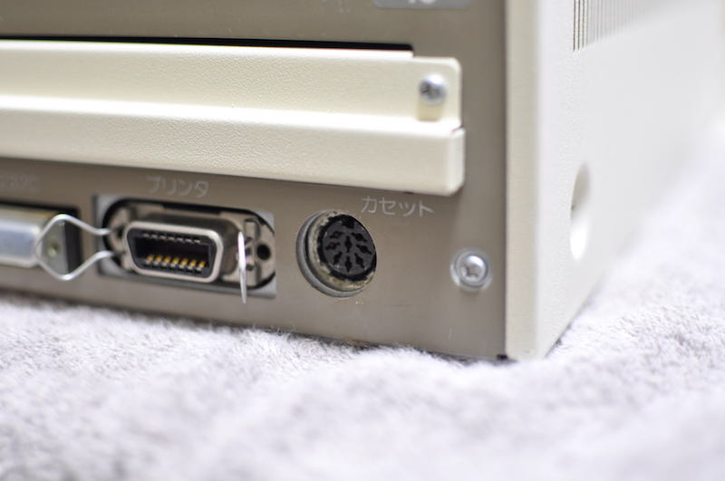 PC-8801FH背面のカセットテープレコーダ・インターフェイス