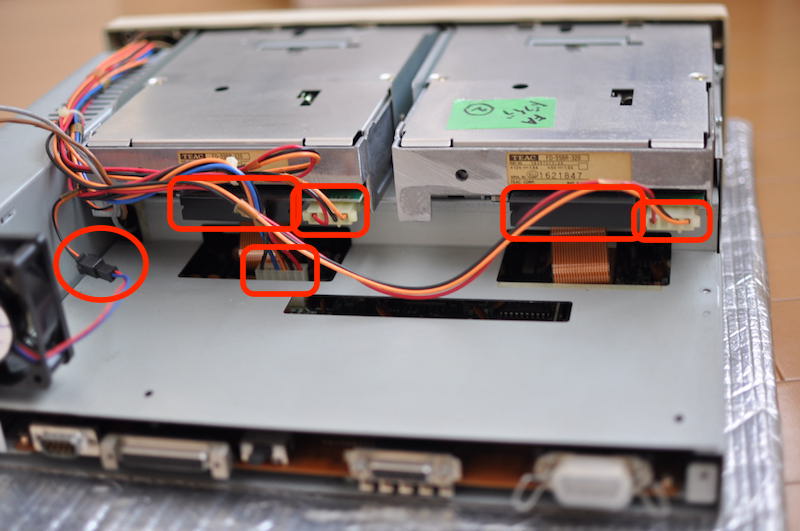 PC-8801FAの取り外すケーブル端子の位置