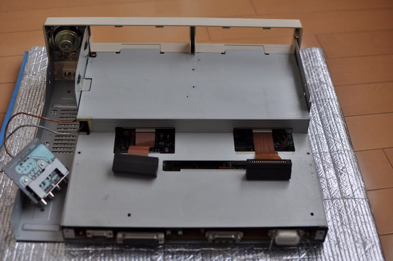 PC-8801FAの分解途中