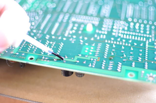 PC-8801FAのコンデンサー撤去