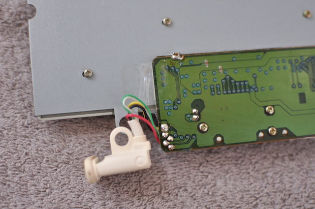 iMac_G3ボンダイブルーモデルのキーボード基板を固定するテープ