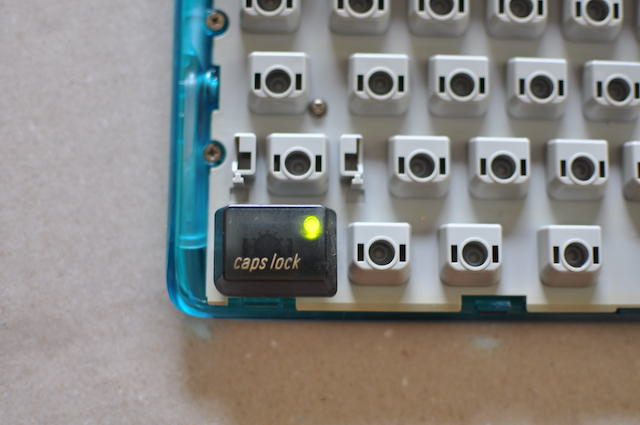iMac_G3キーボードのCAPSLOCKキー