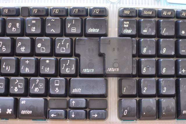 iMac_G3キーボードのキートップをワイドハイターに浸けた前後で比較する