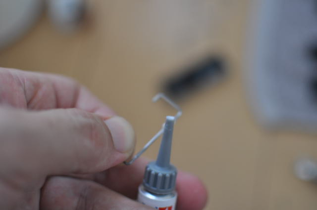 iMac_G3キーボードキートップの金具にタミヤのシリコングリスを塗ります