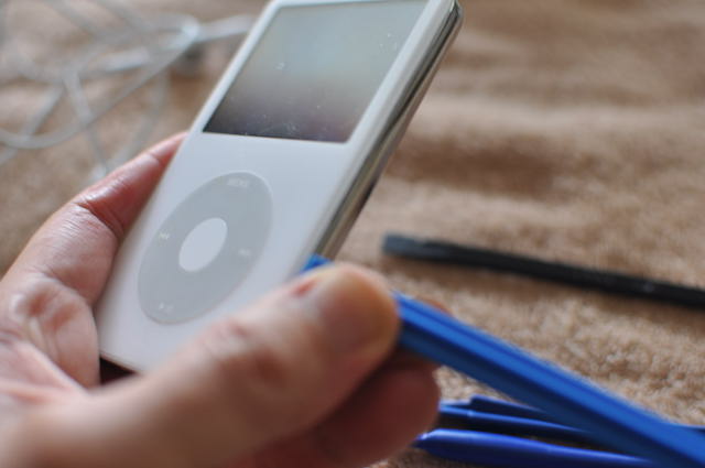 ipod-5Gの開腹作業