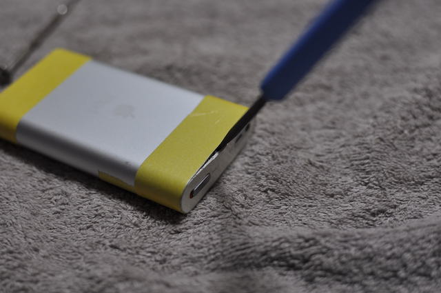 iPodMiniを分解中