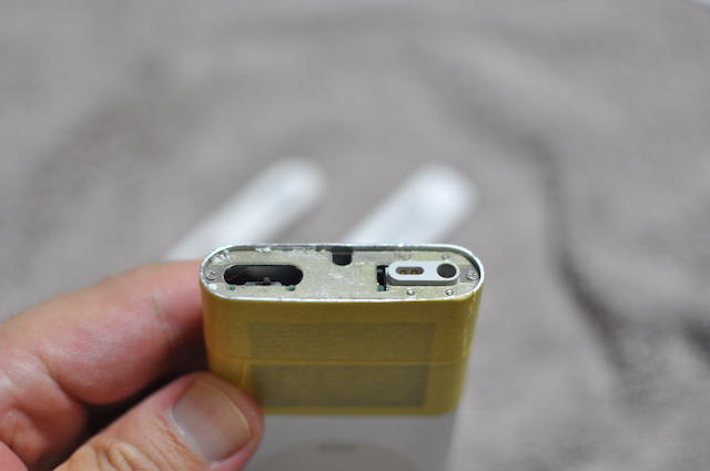 iPodMiniの上部プラ部品を除去したところ