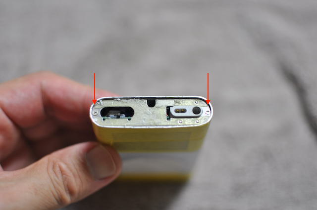 iPodMiniの上部プラ部品を除去したところ