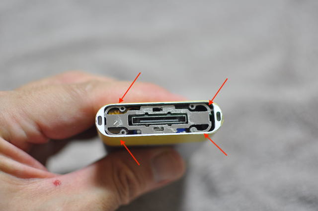 iPodMiniの下部プラ部品をはずしたところ