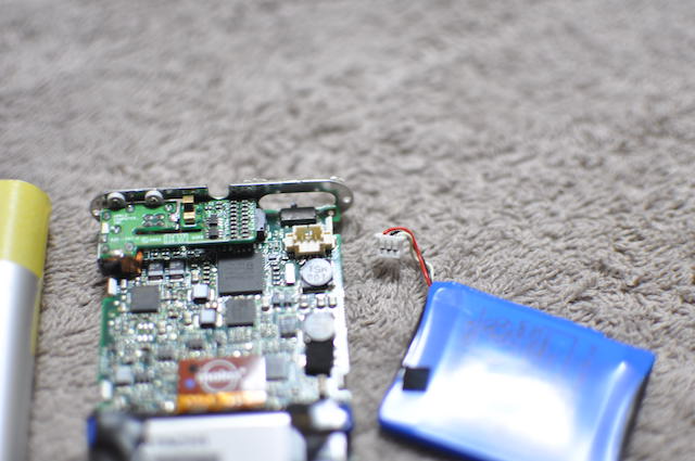ipodMiniの充電池の接続端子部分