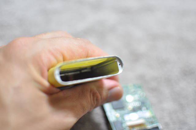 iPodMiniの基板を抜いたアルミケース