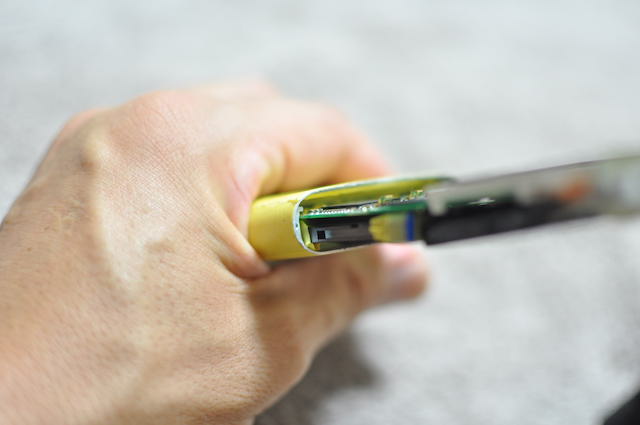 iPodMiniのアルミケースに基板を差し戻すときの位置