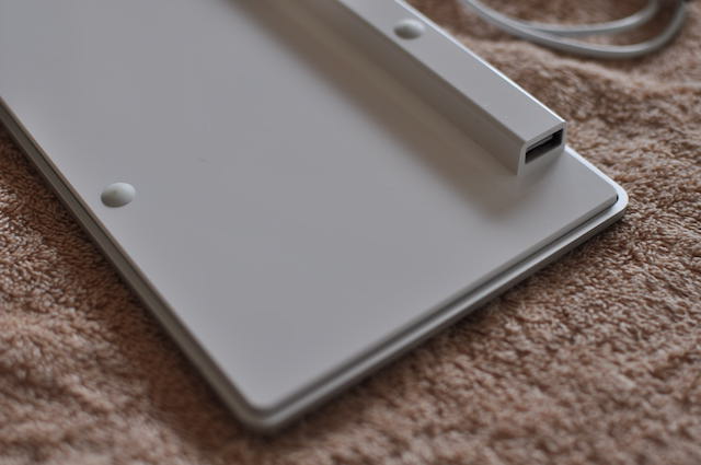Aplle usb アルミキーボードのUSB端子