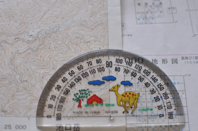地形図に磁北線を記す