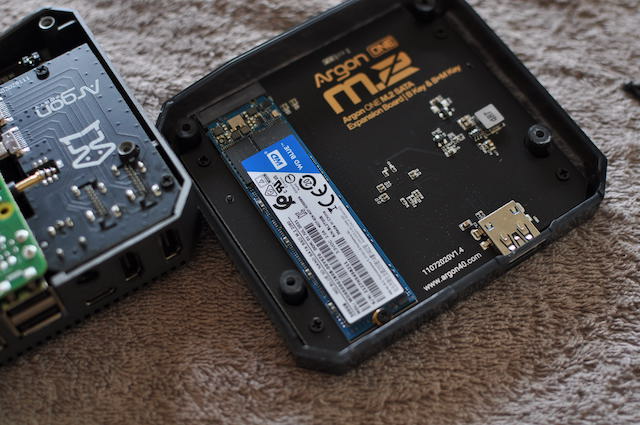 ArgonONE_M.2ケースにM.2_SSDを取り付けたところ
