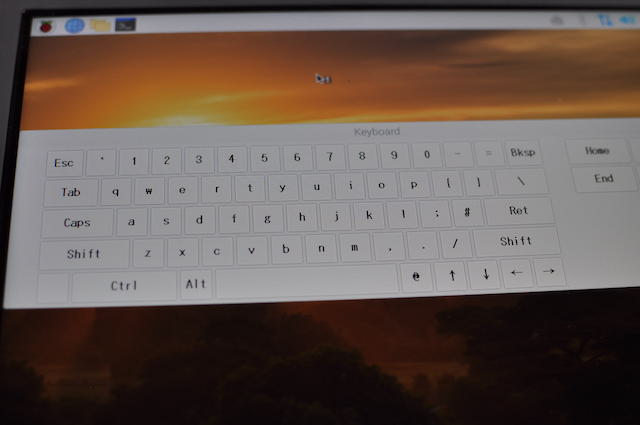RaspberryPi OSのデスクトップ画面、fictx-mozcのアイコン