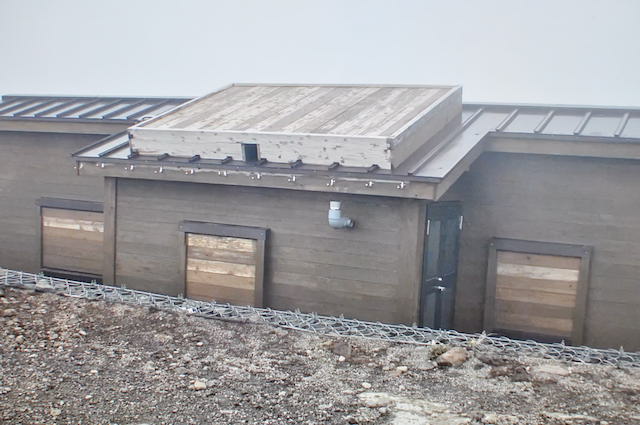 御浜小屋の閉鎖中のトイレ