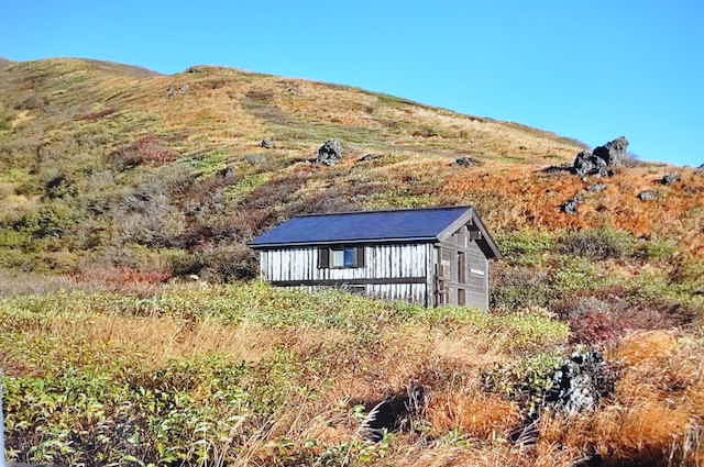 鳥海山の唐獅子平避難小屋