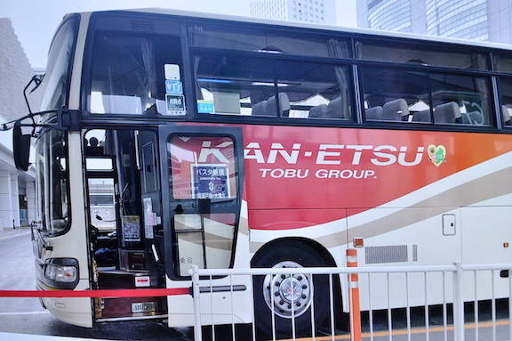 新宿バスタで停車している関越交通の尾瀬号