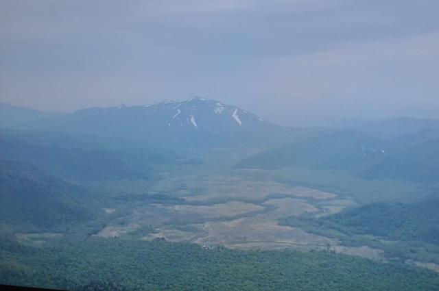 尾瀬、燧ヶ岳の山頂から尾瀬ヶ原を臨む