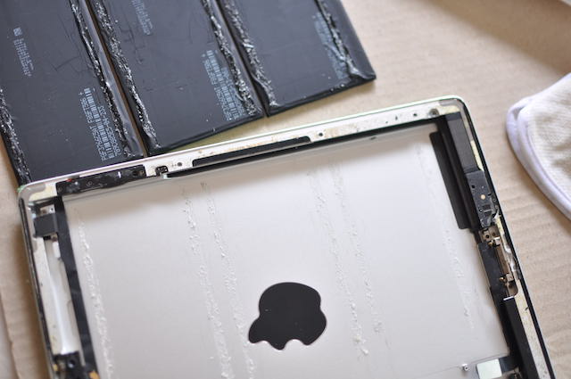 iPad3を分解中