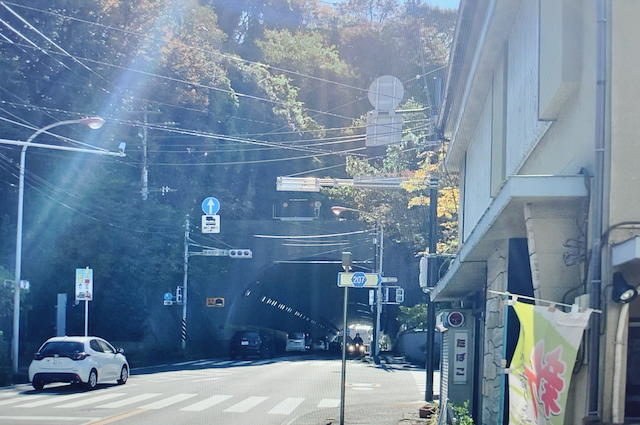 風早橋バス停付近のトンネル