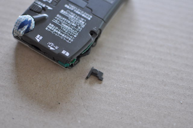 SONY_ICF-R300の設定ボタンの部品