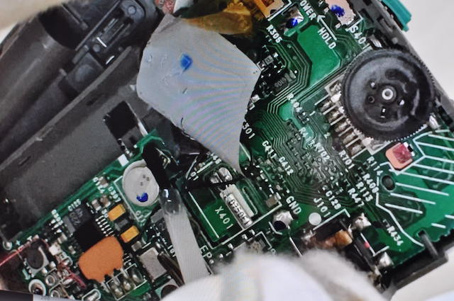 SONY_ICF-R300の基板でフラックスを使う