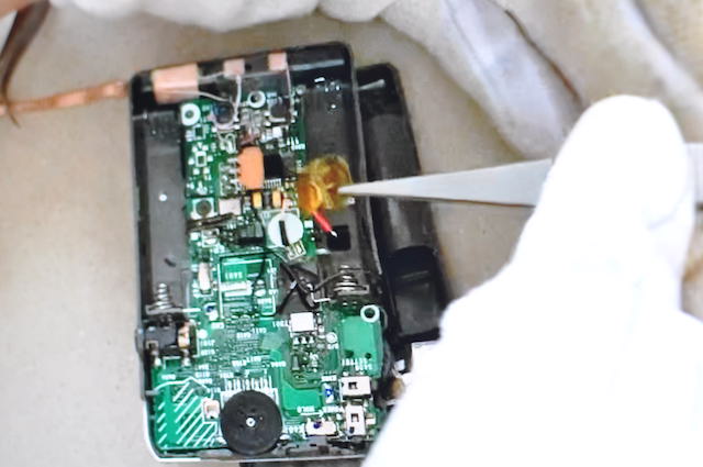 ボタン電池に使う線を準備する