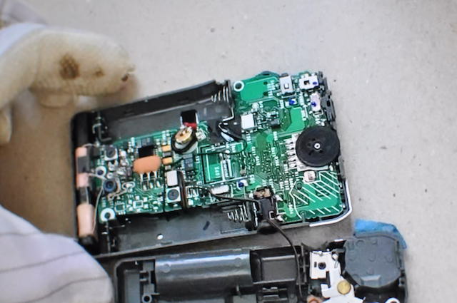 ボタン電池を交換したSONY_ICF-R300の基板