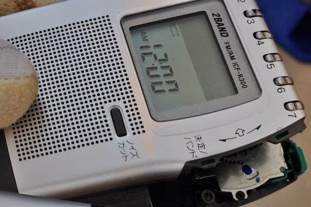 ボタン電池を交換したSONY_ICF-R300