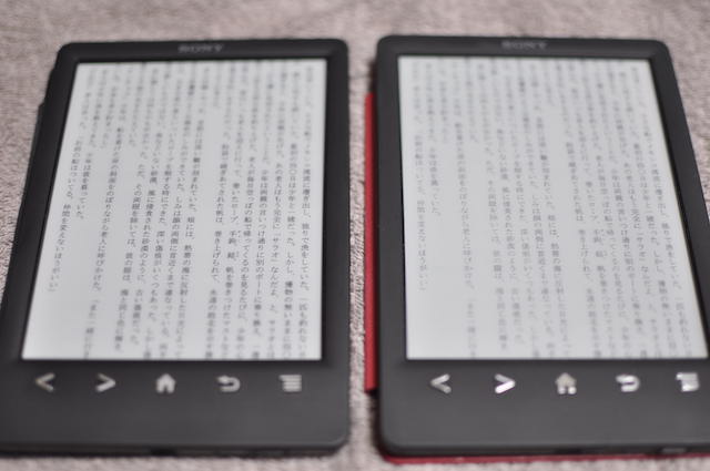 SONY-Readerの表示を見比べています