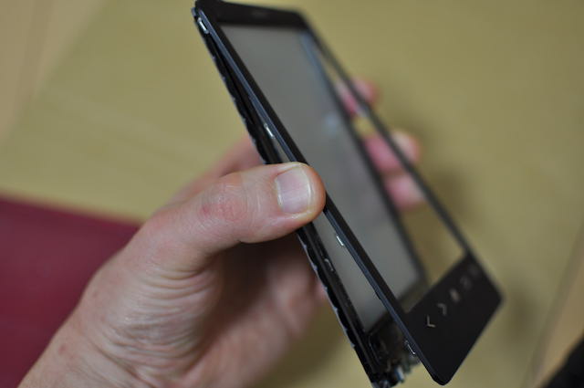 SONY-Readerの物理ボタンが配置される一番表側のパネルを外したところ