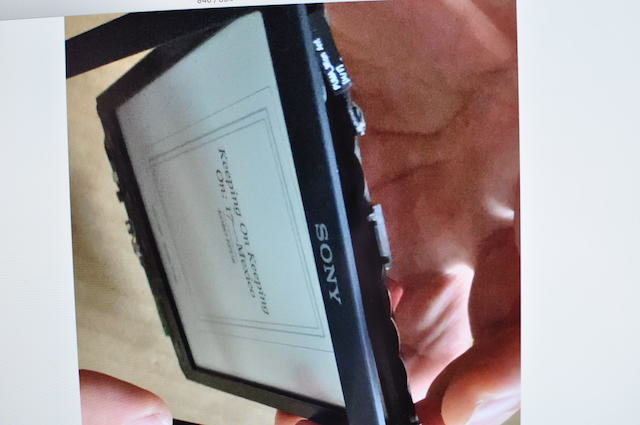 SONY-Readerの表面パネルにWi-Fiアンテナを組み戻す