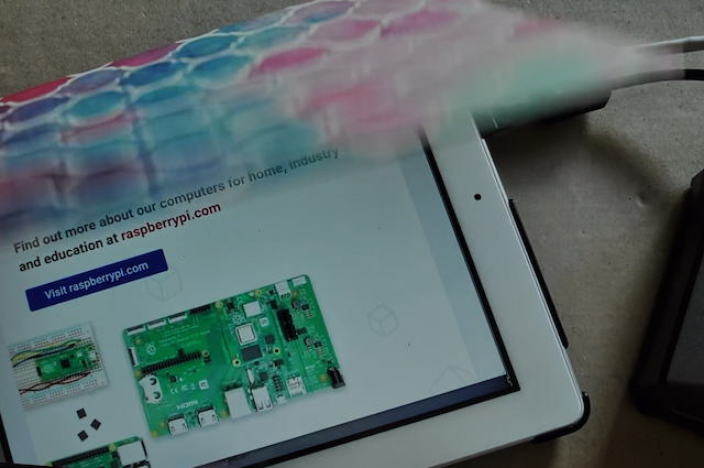 iPadのカバーを加工して使う