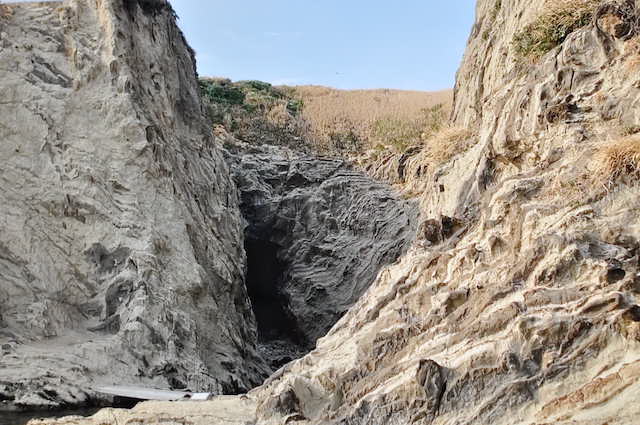 三浦半島・岩礁の道、盗人狩りの風景