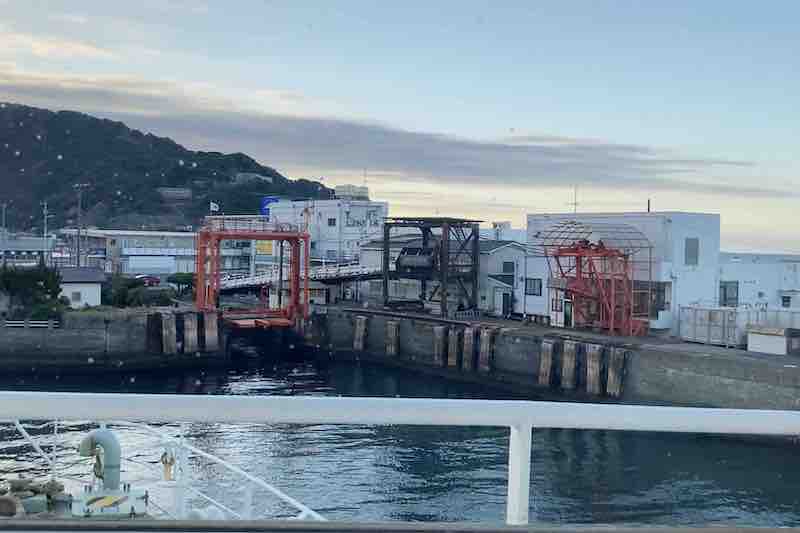 フェリーからみた浜金谷港