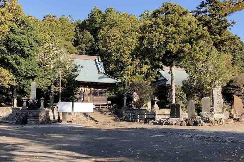 伊予ヶ岳登山口にある平群天神社