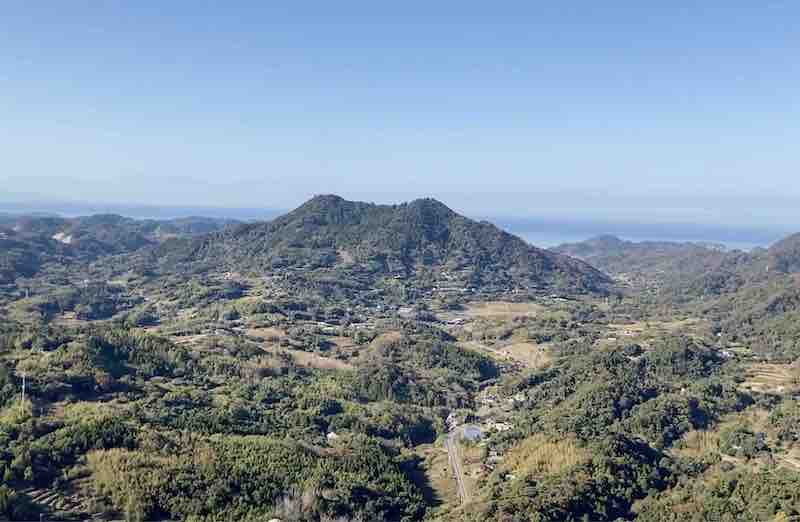 伊予ヶ岳山頂から富山を臨む