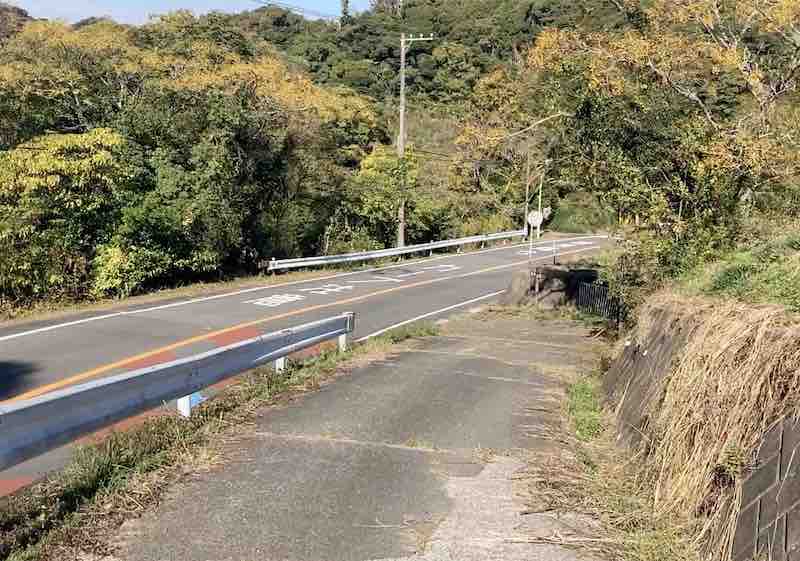伊予ヶ岳裾野の県道 iyo_28